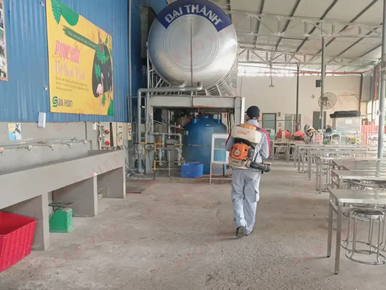 Khu vực nhà ăn là nơi rất dễ bị côn trùng tấn công Khu vực nhà ăn là nơi rất dễ bị côn trùng tấn công