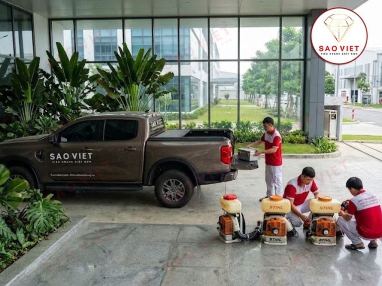 Ảnh xe kỹ thuật hoặc đội thi công tại địa điểm doanh nghiệp ở TP.HCM