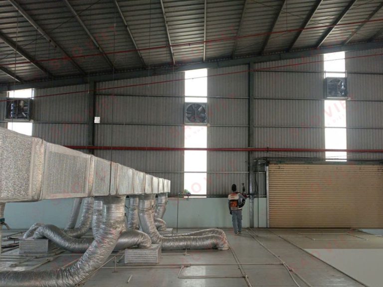 hình ảnh đội ngũ kỹ thuật kiểm tra lịch định kỳ tháng tại xưởng kho bãi của khách hàng