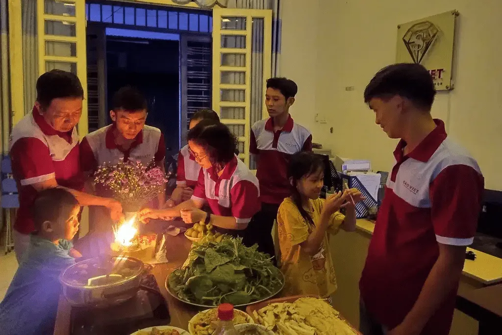 Tổ chức sinh nhật nhân viên Sao Việt Pest